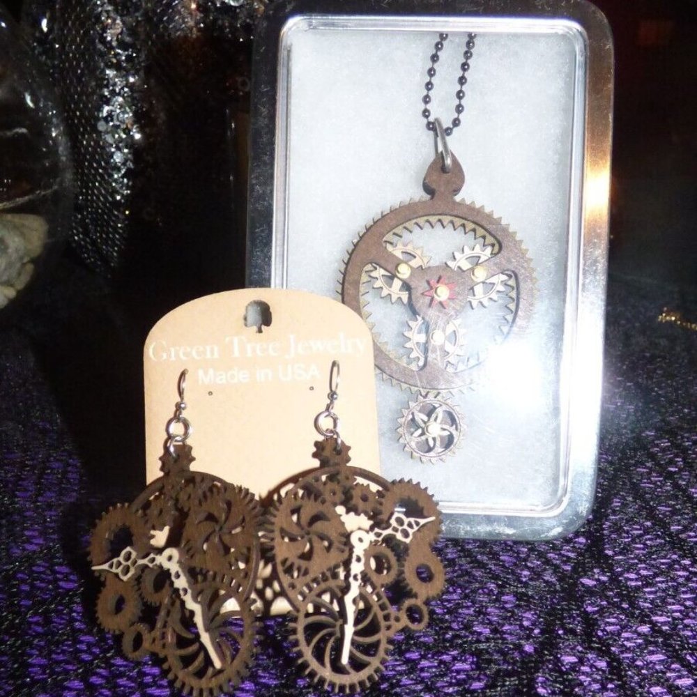 GOTH STEAMPUNK GREEN TREE KINETIC PLANETARY NECKLACE AND CLOCK WOOD EARRINGS